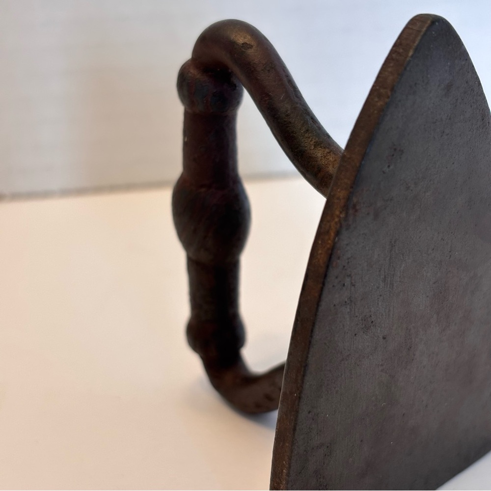 Vintage Cast Iron Miniature Pressing Iron - Picture 6 of 13